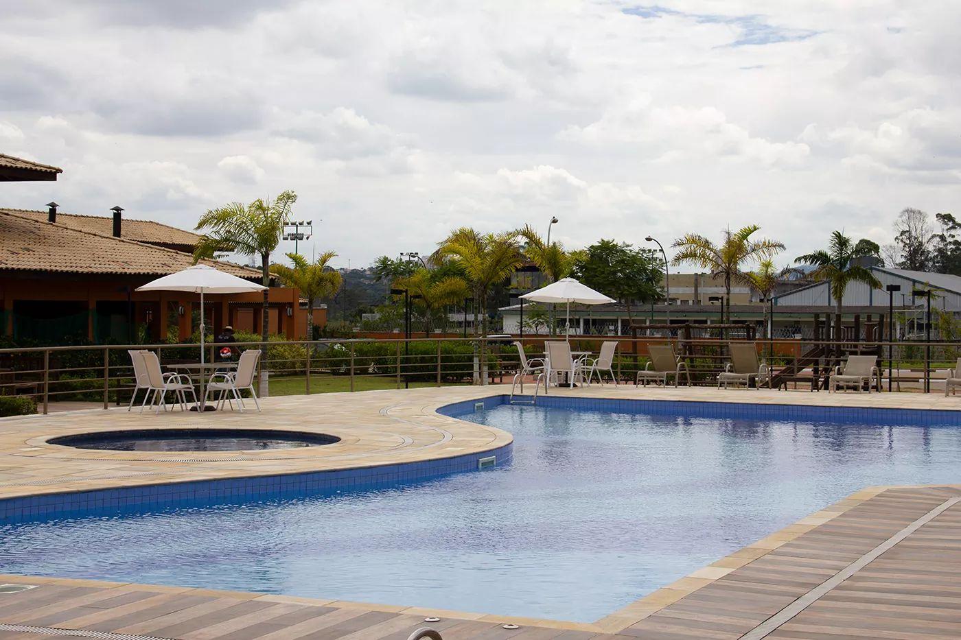 Piscina das áreas comuns do condomínio